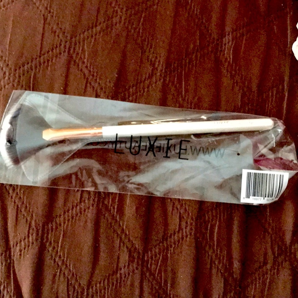 Makeup brush